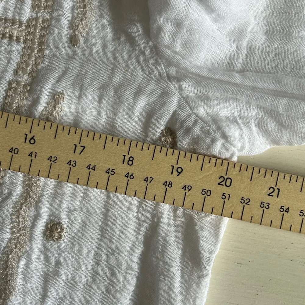 Johnny Was white button up shirt with tan embroidery. Lightweight, women’s M. - Picture 7 of 7